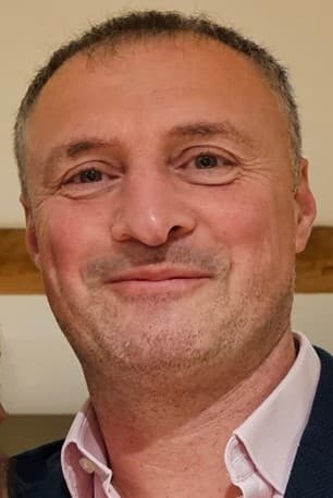 Portrait of Editorial Board member Robin Fox