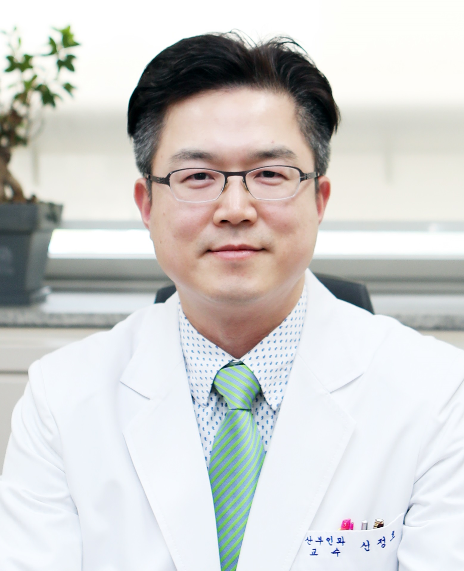 Portrait of Editorial Board member Jung-Ho  Shin 